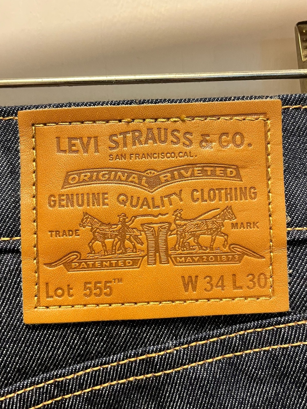 Classic Men's Levi’s 550s Straight-Leg Jeans in Dark Indigo 34/30